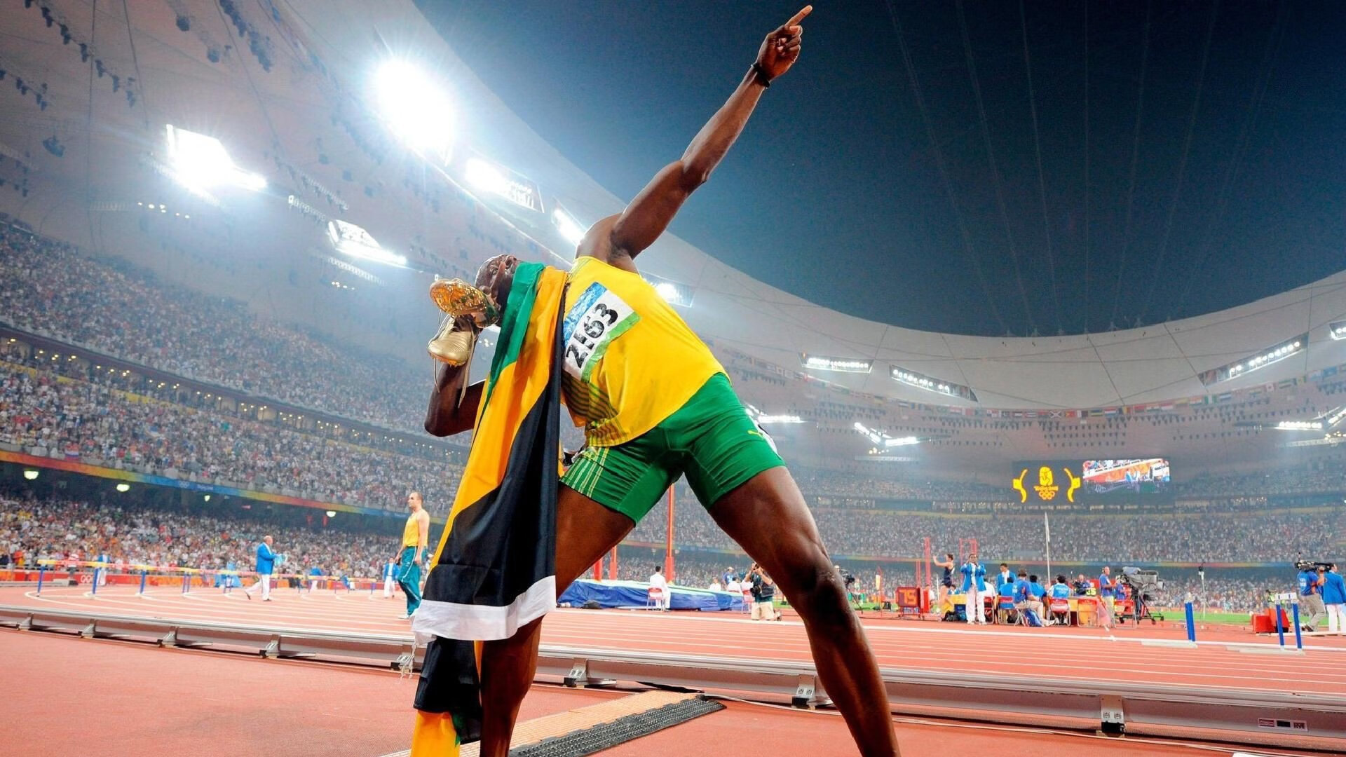 开云电子竞技-“逆风冲刺：车手在不利条件下的逆袭奇迹”，逆风车比赛视频